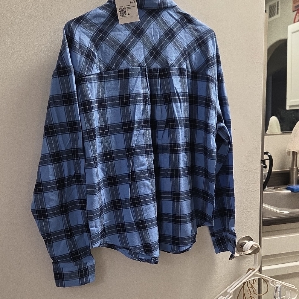 Forever 21 Blue and Black Plaid Women's Shirt - Picture 2 of 3